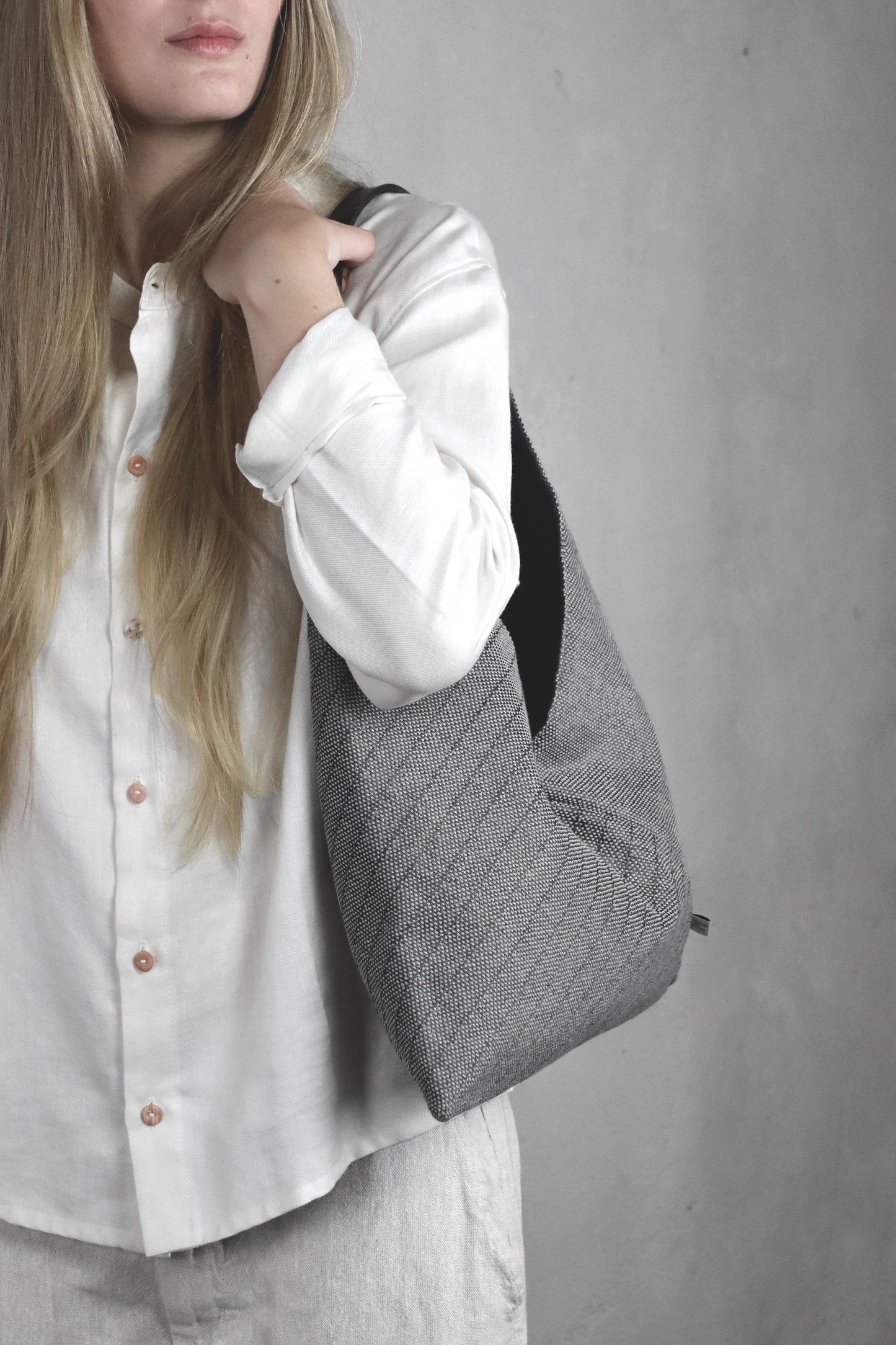 Borsa Origami tessuta a mano - grigio melange