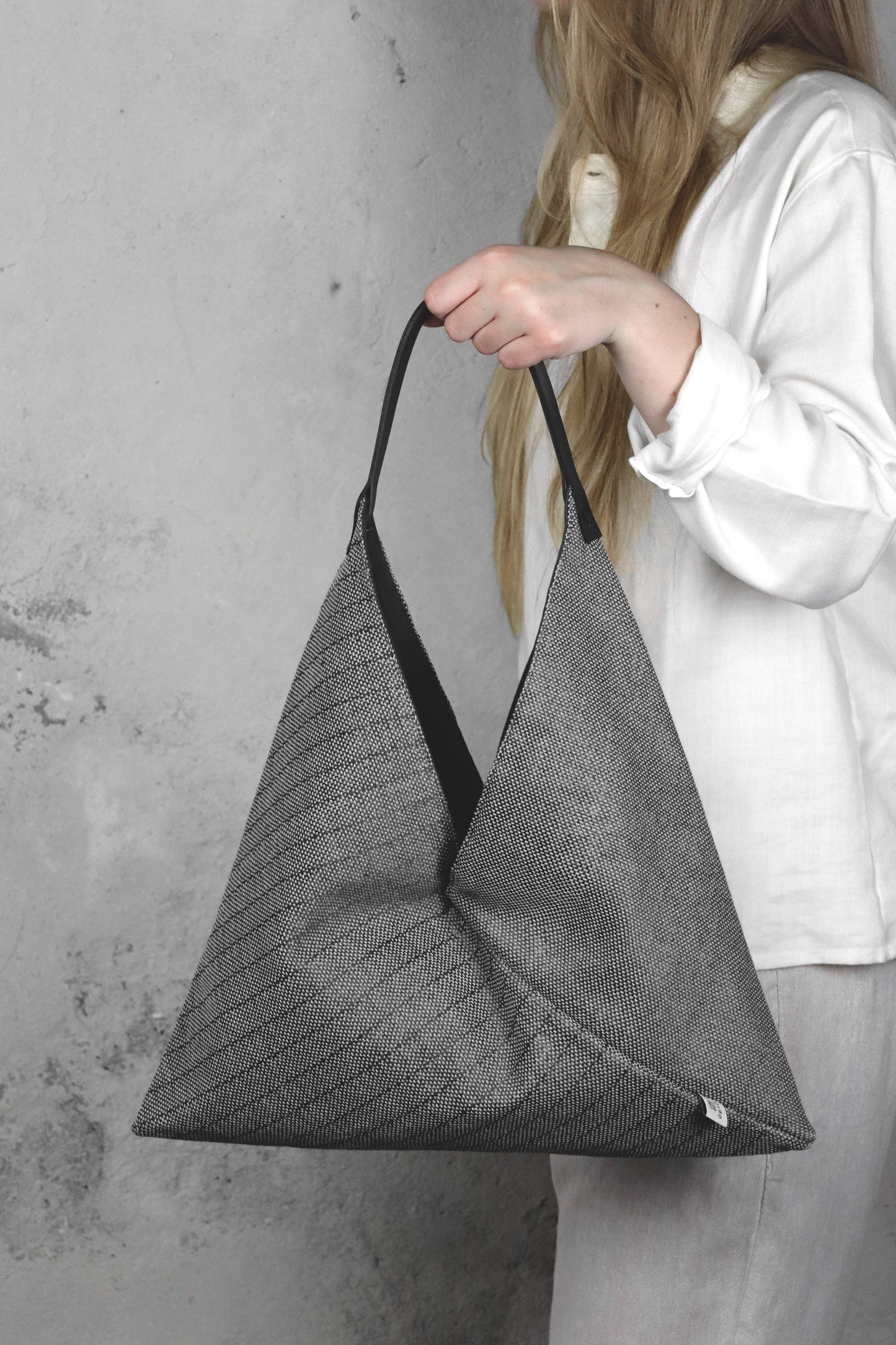 Borsa Origami tessuta a mano - grigio melange