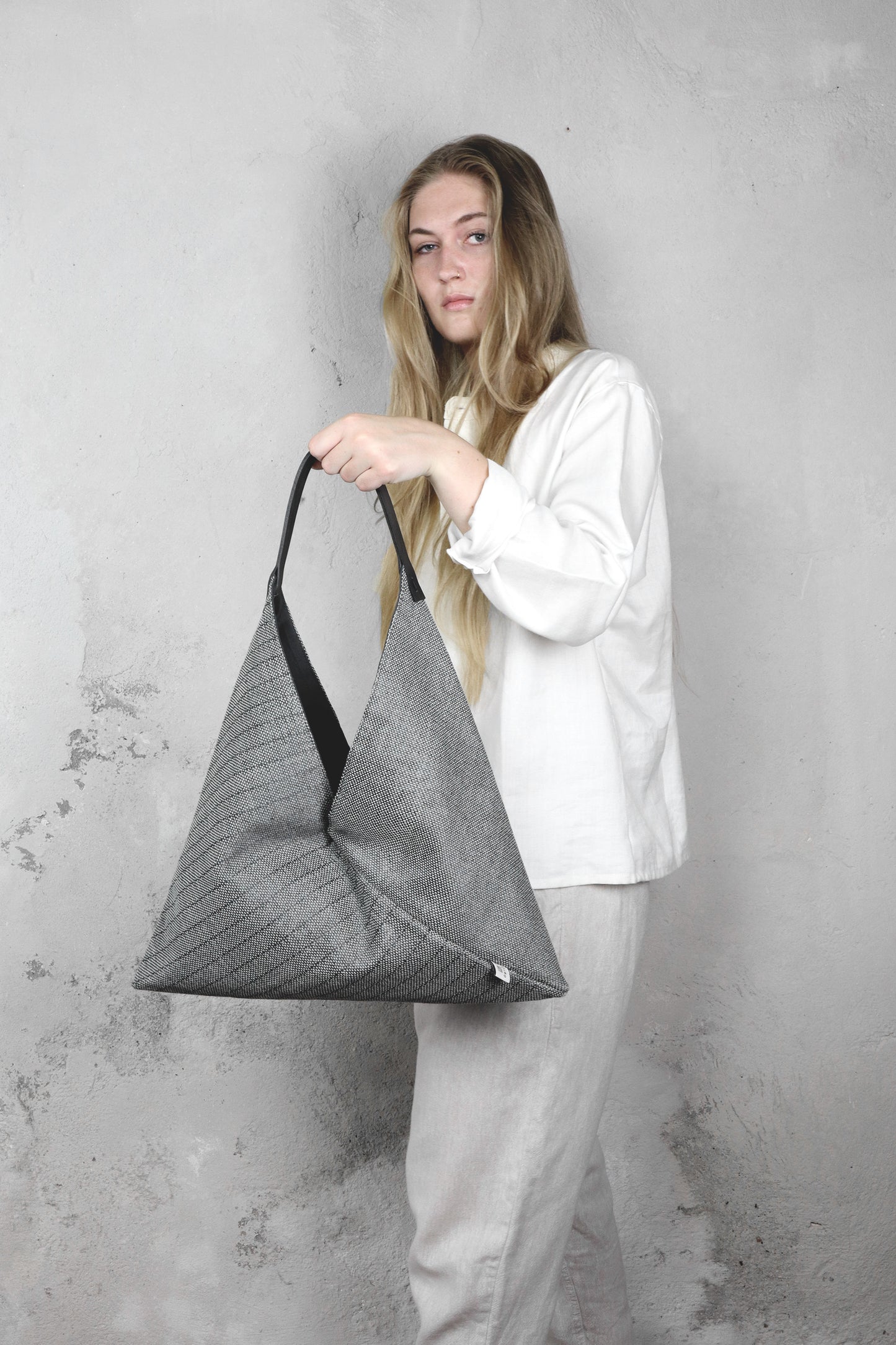 Borsa Origami tessuta a mano - grigio melange