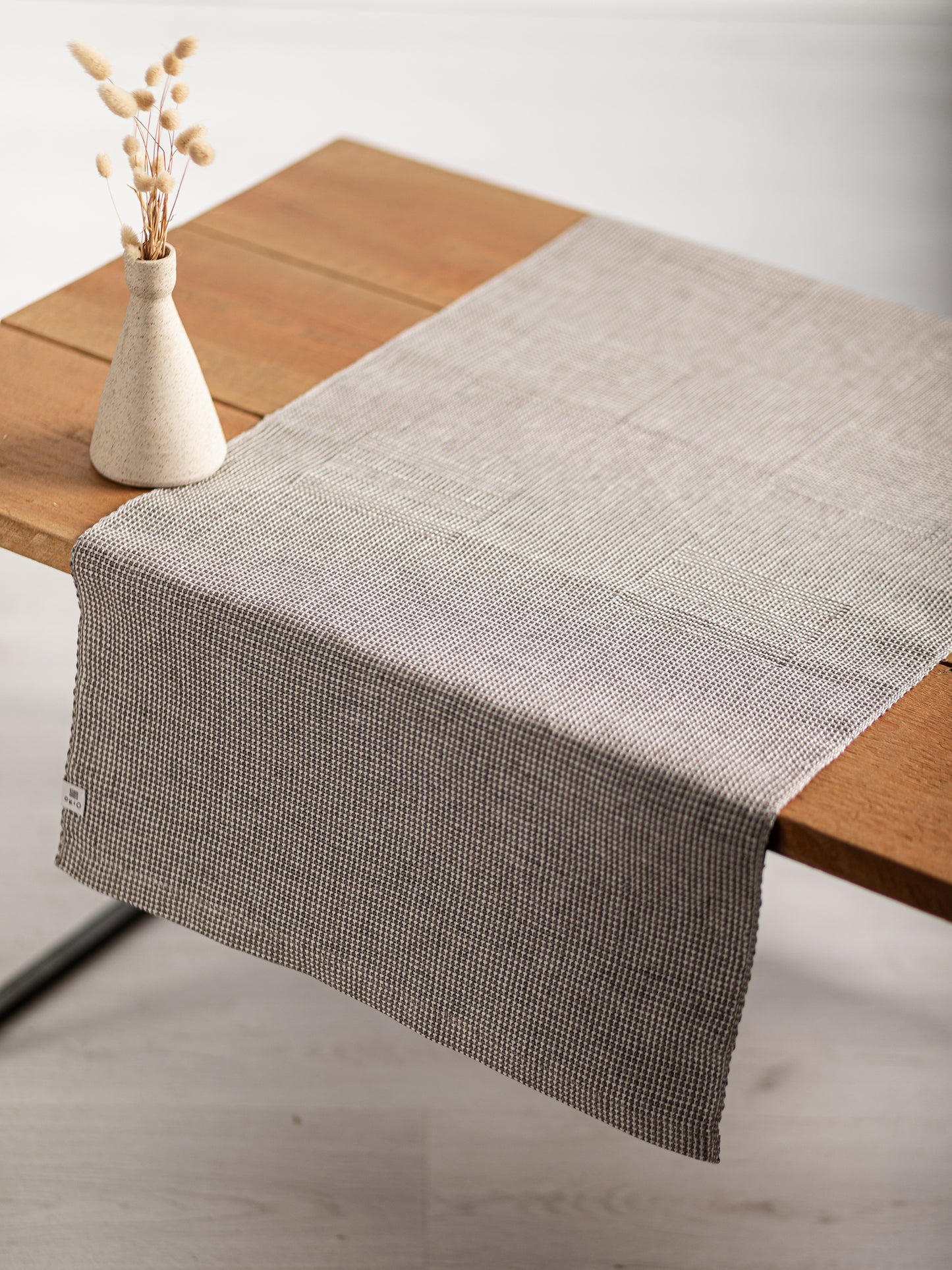 Runner da tavola tessuto a mano in lino, colore grigio chiaro