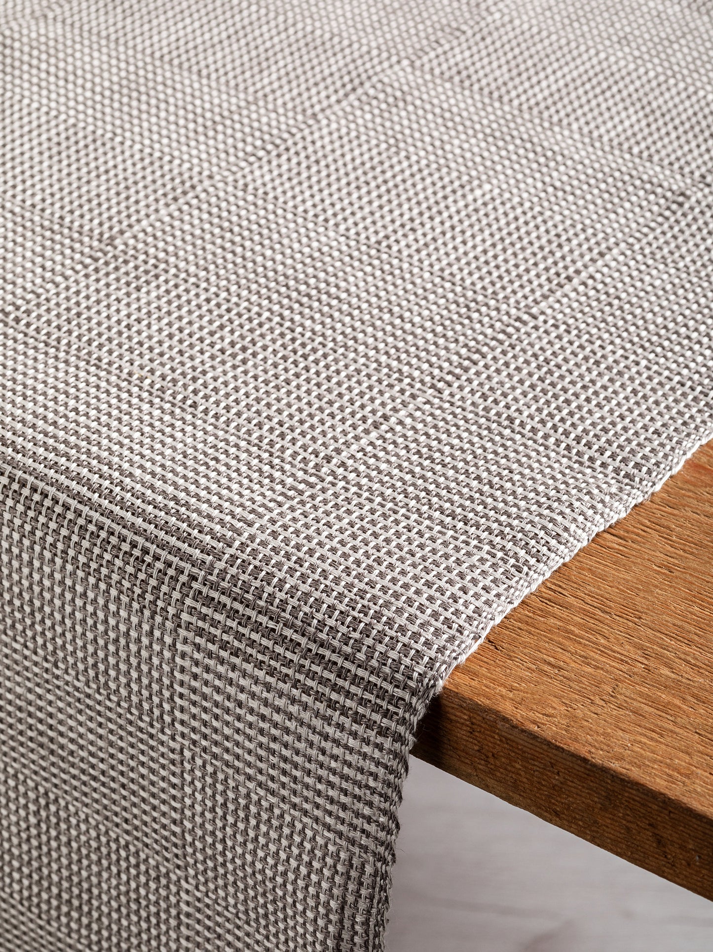 Runner da tavola tessuto a mano in lino, colore grigio chiaro