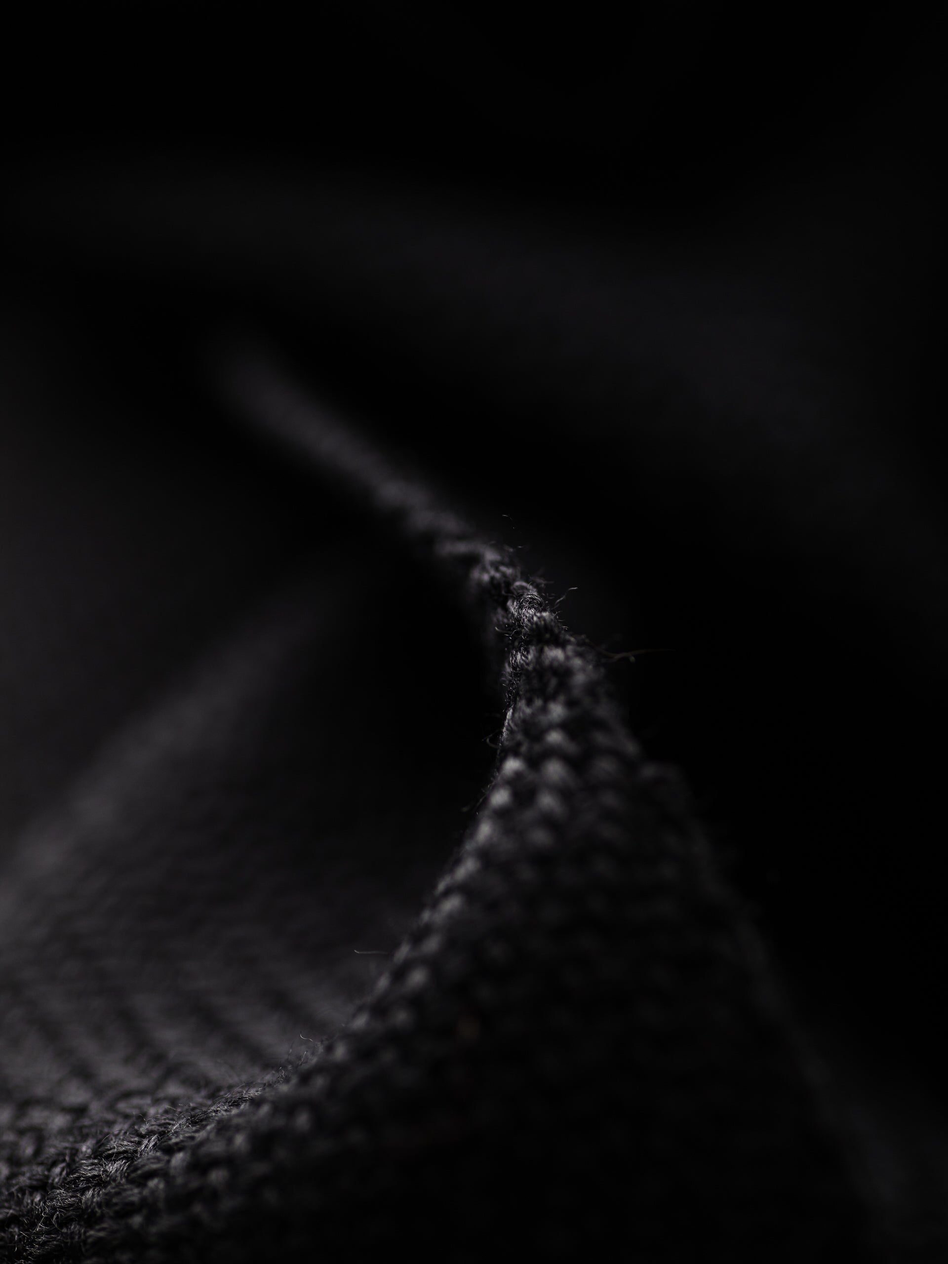 Sciarpa tessuta a mano in pura lana merino, colore nero, dettaglio